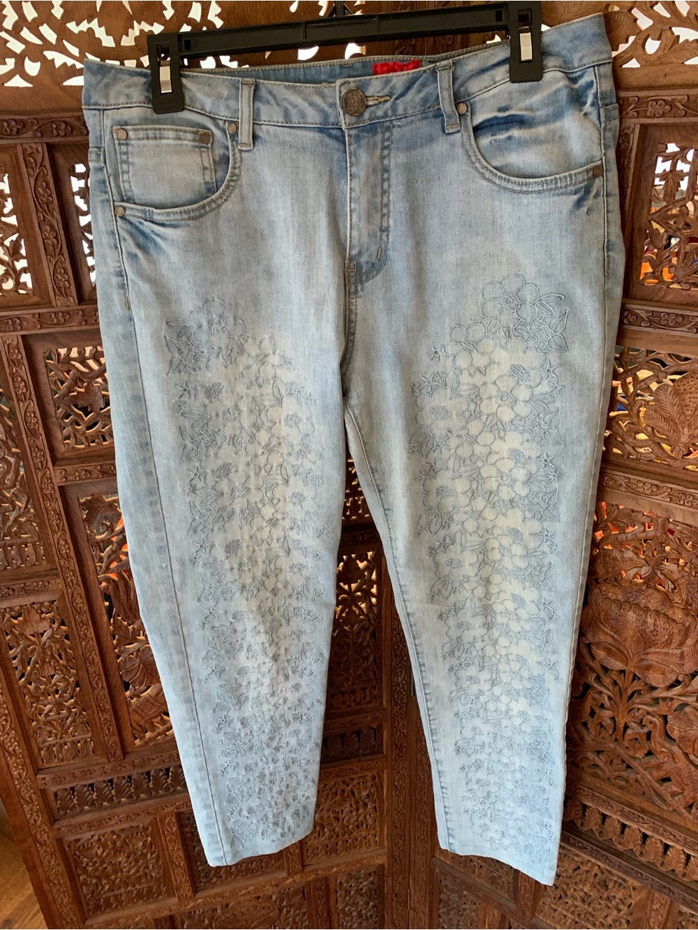 V Cristina Light Blue Floral Embroidered Ankle Jeans